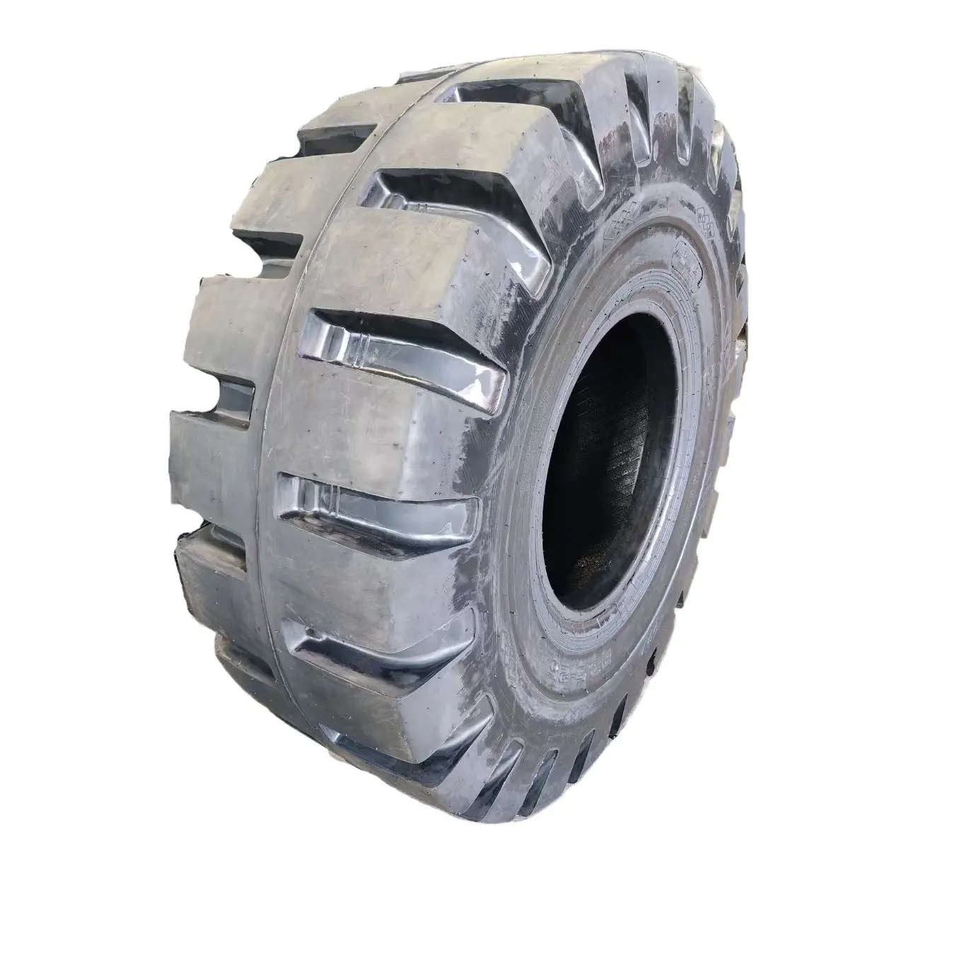 Sconto 23.5-25 modelli di pneumatici per macchinari pesanti adatti per terreni off-highway adatti a tutta la stagione