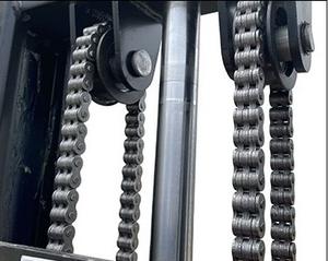 Apilador Eléctrico Uni-Silent con Capacidad para 2000 kg, Plataforma para Conductor, Elevación de 4 m, Batería de Plomo-Ácido, Dos Etapas - Product Image 3