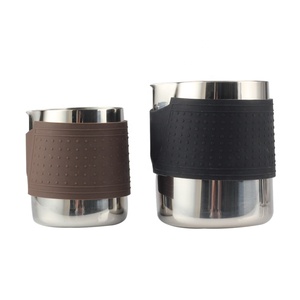 เหยือกนมสแตนเลสขายดี พร้อมปลอกซิลิโคน สำหรับทำฟองนม - Product Image 1