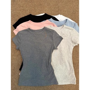 <span class=keywords><strong>T</strong></span>-<span class=keywords><strong>shirt</strong></span> à manches courtes ajusté et tendance pour <span class=keywords><strong>femme</strong></span>, <span class=keywords><strong>T</strong></span>-<span class=keywords><strong>shirt</strong></span> décontracté d'é<span class=keywords><strong>t</strong></span>é <span class=keywords><strong>gris</strong></span> à col rond et épaules dégagées pour <span class=keywords><strong>femme</strong></span>, style basique - Product Image 1