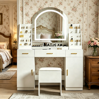 Coiffeuse blanche avec miroir LED cintrée, grands tiroirs de rangement, armoires, étagères à maquillage, poignées dorées et tabouret pour chambre à coucher