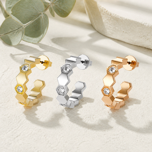 Boucles d'oreilles créoles géométriques en zircon, en acier inoxydable plaqué or 14 carats, or, argent, or rose, ouvertes, style Huggie - Product Image 1