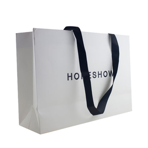 Sacs en papier cartonnés personnalisés pour petites entreprises, sacs cadeaux en carton blanc OEM pour chaussures et vêtements - Product Image 2