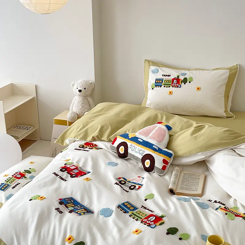Top-Pick Karikatur-Baumwolle mattes Vierteiliges Set niedliches Handtuch bestickte Lattenbezug Kinderbettwäsche