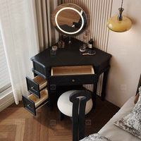 Ensemble de coiffeuse d'angle triangulaire moderne avec miroir LED, tiroirs de rangement et tabouret, idéal pour petits espaces, chambre et hôtel - Vente en gros