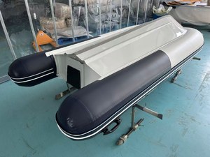 Bote Inflable Rígido con Casco de Aluminio REACHSEA UT360 Achilles Hypalon Color Gris Claro y Azul - Product Image 4