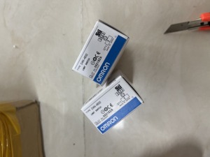 Interruptor de Límite Omron D4N-4B32 - Product Image 1