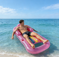 Chaise longue flottante gonflable en PVC pour piscine avec accoudoirs intégrés et porte-gobelet, design personnalisé durable pour l'extérieur