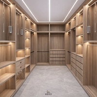 Dressing en bois de luxe avec îlots de présentation doubles et étagères ouvertes, aménagement complet sur mesure pour projets de villas à Melbourne