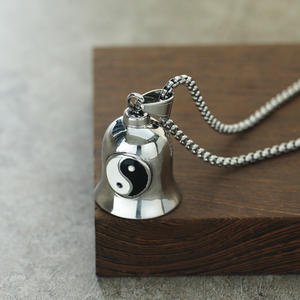 สร้อยคอกระดิ่งผีผีมรณะทำจากสแตนเลสสำหรับผู้ชาย - Product Image 5