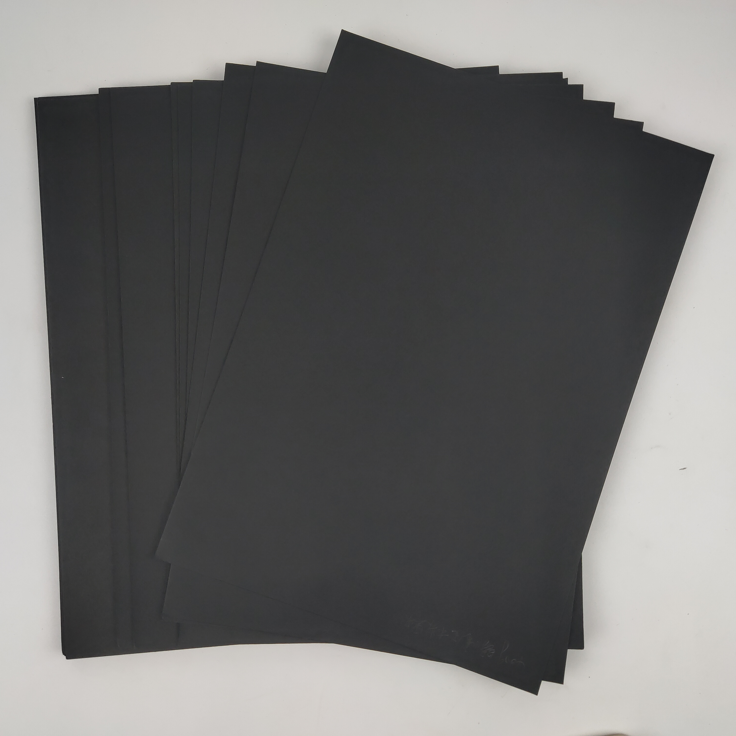 Black Coated Chemical Cardboard Recycled Paper Board with Anti-Curl Feature