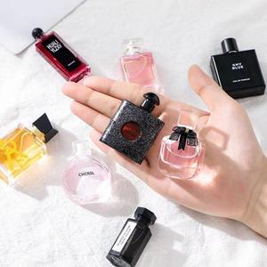 Mini Perfume Portátil de Larga Duración para Mujer, Fragancia Floral, Frutal, Amaderada y Especiada, 7.5ml, No Man's Land Rose Black Parfum - Product Image 2