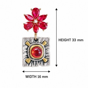 Orecchini a perno quadrati rossi con fiori retrò, eleganti orecchini da donna in stile retrò, idea regalo. - Product Image 5