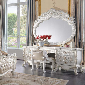 Ensemble de lit classique de luxe sculpté avec armoiries, style baroque français, en bois doré, pour chambre d'appartement, tailles et couleurs personnalisables - Product Image 3
