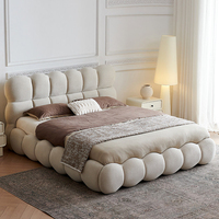 Lit King Size Tendance en Tissu avec Rangement, Meuble de Chambre Moderne et Rembourré, Style Nuage, Dernier Cri, en Vente