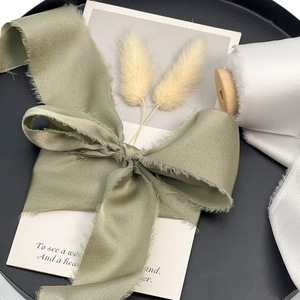 Fita Decorativa de Cabelo em Tecido de Seda Rasgado à Mão para o Ano Novo e Natal com Embalagem de Presentes Florais - Product Image 4