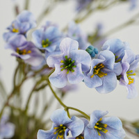 Bouquet de fleurs artificielles en soie Moutonghua, décoration de scène haut de gamme, marguerites artificielles réalistes teintées à la main pour les cérémonies de mariage