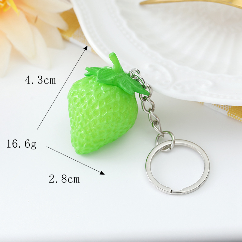 Llavero de fresa verde