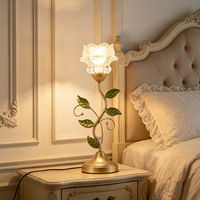 Lampe de table créative de style campagnard français, moderne et minimaliste, décorée de fleurs, avec interrupteur à bouton pour salon, chambre à coucher, bureau