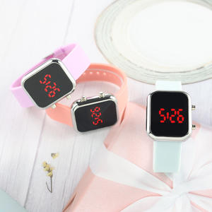 Nouvelle montre sport numérique LED unisexe, montre-bracelet tendance avec boîtier carré en alliage, résistante à l'eau 3BAR, bracelet en silicone - Cadeau - Product Image 6