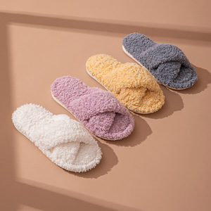 Pantuflas de Mujer con Suela de PVC de Alta Calidad, Forro de Peluche Personalizado, Antideslizantes para Verano y Tienda - Product Image 2