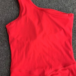 Mono Deportivo Sexy de Alta Calidad para Mujer, Ajustado, de un Solo Hombro, para Yoga, de Color Sólido - Product Image 3