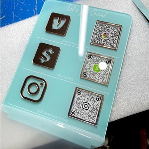 Renueve su tienda minorista con herramientas de marketing de redes sociales de diseño gratuito y un llamativo soporte de exhibición de código QR Acrílico - Product Image 4