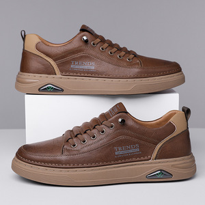 รองเท้าผ้าใบลำลองผู้ชายสีขาวหนังแท้ ส้นเตี้ย พื้นยางกันลื่น ดีไซน์ทันสมัย - Product Image 3