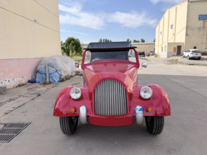 Autobús Eléctrico Turístico de 4 Plazas Personalizado de Fábrica para Zonas Turísticas y Hoteles, y Coche Clásico Rojo Retro - Product Image 4