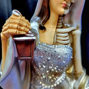 Estatua de Resina de la Santa Muerte de 12 Pulgadas, Mitad Mujer, Santa Muerte Media Mujer - Product Image 4