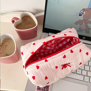 手工绗缝草莓化妆包粉色格子拉链洗漱包定制刺绣可爱女性化妆包 - Product Image 3