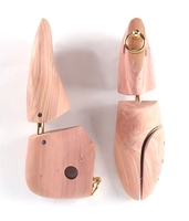 Camilla de zapatos cómoda personalizable respetuoso del medio ambiente barato cedro de madera ajustable árbol de zapato de madera de cedro americano
