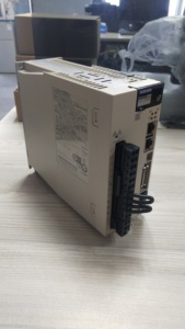 Controlador de Motor Fabricado en Japón SGD7S-5R5AA0A de 750 Vatios, Más Controlador de CA SGD7S-5R5AA0A - Product Image 3