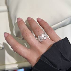 Anillo de Plata de Ley S925 con Encaje Francés Hueco, Estilo Medieval Exquisito, Versión Ancha de Hada, Brazalete Personalizado de Moda - Product Image 1