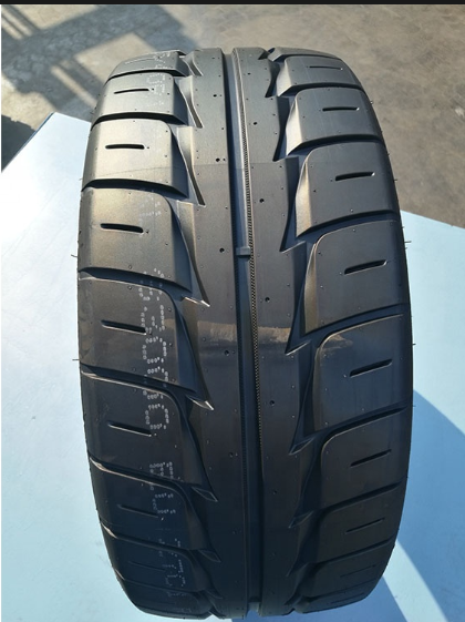 タイヤ RYDANZ 245/40R18 97W REVIMAX R31 YA2801 RYDANZ 245/40R18 97W REVIMAX R31 YA2801 RYDANZ REVIMAX R31 - SEMI