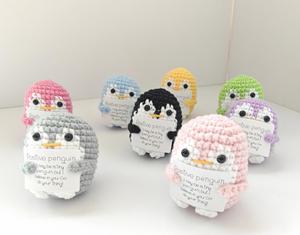 Pingüino de Ganchillo Hecho a Mano con Palabras de Energía Positiva, Superventas - Product Image 6