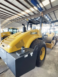 Máquina compactadora oficial XCMG vibratoria XS123 lista de precios de rodillos de carretera grandes de <span class=keywords><strong>segunda</strong></span> <span class=keywords><strong>mano</strong></span> de 12 toneladas - Product Image 3