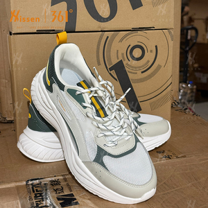 Grande vente de baskets en gros, chaussures en stock pour les magasins de vêtements de sport - Product Image 1