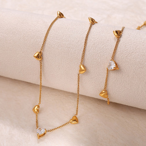 Conjunto de collar de acero inoxidable en forma de corazón, tono dorado con bisel de piedra blanca para mujer, regalo para ocasiones especiales - Product Image 2