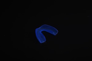 Protège-dents multifonctionnel pour la boxe, le basket-ball, la crosse, le football, les arts martiaux, le hockey et tous les sports de contact. - Product Image 6