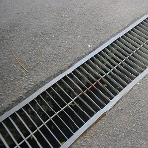 Systèmes de drainage extérieur : <span class=keywords><strong>Caniveau</strong></span> de drainage linéaire pour <span class=keywords><strong>piscine</strong></span> avec couvercles <span class=keywords><strong>à</strong></span> fentes en acier inoxydable - Product Image 5