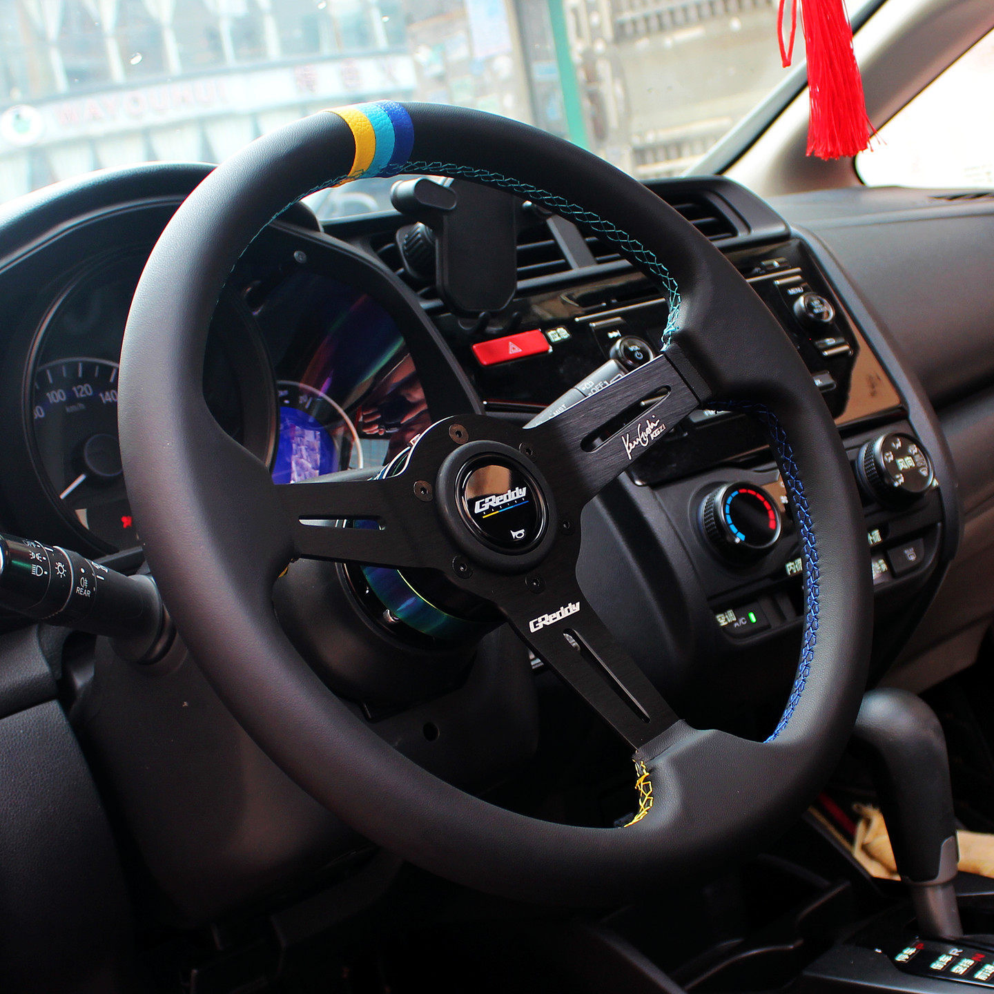 ワンランク上の運転体験を JDMクイックリリースステアリングホイール