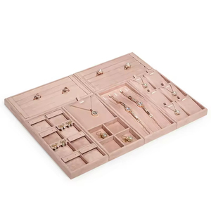 Bandeja de Exhibición de Joyería Rosa de Lujo en Cuero PU/Terciopelo/Microfibra, Bandeja Metálica para Exhibir Collares, Pulseras, Pendientes y Anillos - Product Image 4