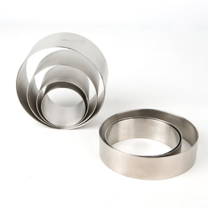 Stampo Rotondo Multimisura in Acciaio Inossidabile per Pasticceria, Biscotti, Torte, Anelli per Mousse e Impasti - Product Image 1