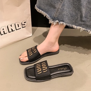 Damen Maßgefertigte Rutschfeste Flache Sandalen mit Metalldekoration Modetrend Plateau-Hausschuhe Bequem Strapazierfähig für den Sommer - Product Image 3