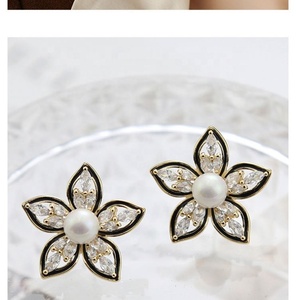Boucles d'oreilles clous en argent de haute qualité, élégantes, avec incrustation de fleurs en zircon, accessoire de mode luxueux et polyvalent - Product Image 6