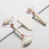 Rouleau de jade, planche Gua Sha, grand rouleau à billes blanchissant, masseur à double tête à aiguilles, ensemble de trois pièces pour le rajeunissement de la peau des yeux et du corps