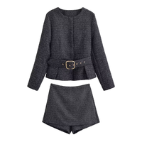 Ensemble décontracté 2 pièces en tweed pour femme avec short, ceinture, blazer élégant, col rond, manches longues, effet froissé, longueur genou, couleur unie, coupe droite, collection automne