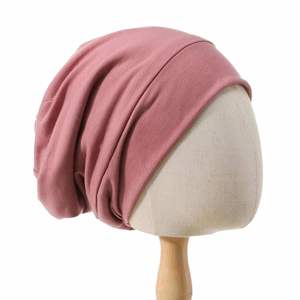 Gorro de Dormir de Satén de Seda con Forro, Ajustable, para Mantener el Cabello Rizado Protegido Durante Toda la Noche, para Mujeres y Hombres - Product Image 1