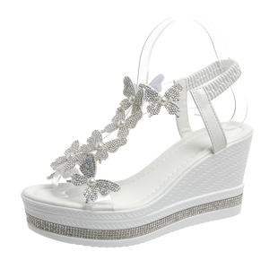 รองเท้าแตะส้นเตารีดตกแต่งลายผีเสื้อสำหรับผู้หญิงใหม่2025รองเท้าแฟชั่นลำลองเปิดนิ้วรองเท้าวันหยุดปาร์ตี้ที่จำเป็น - Product Image 5